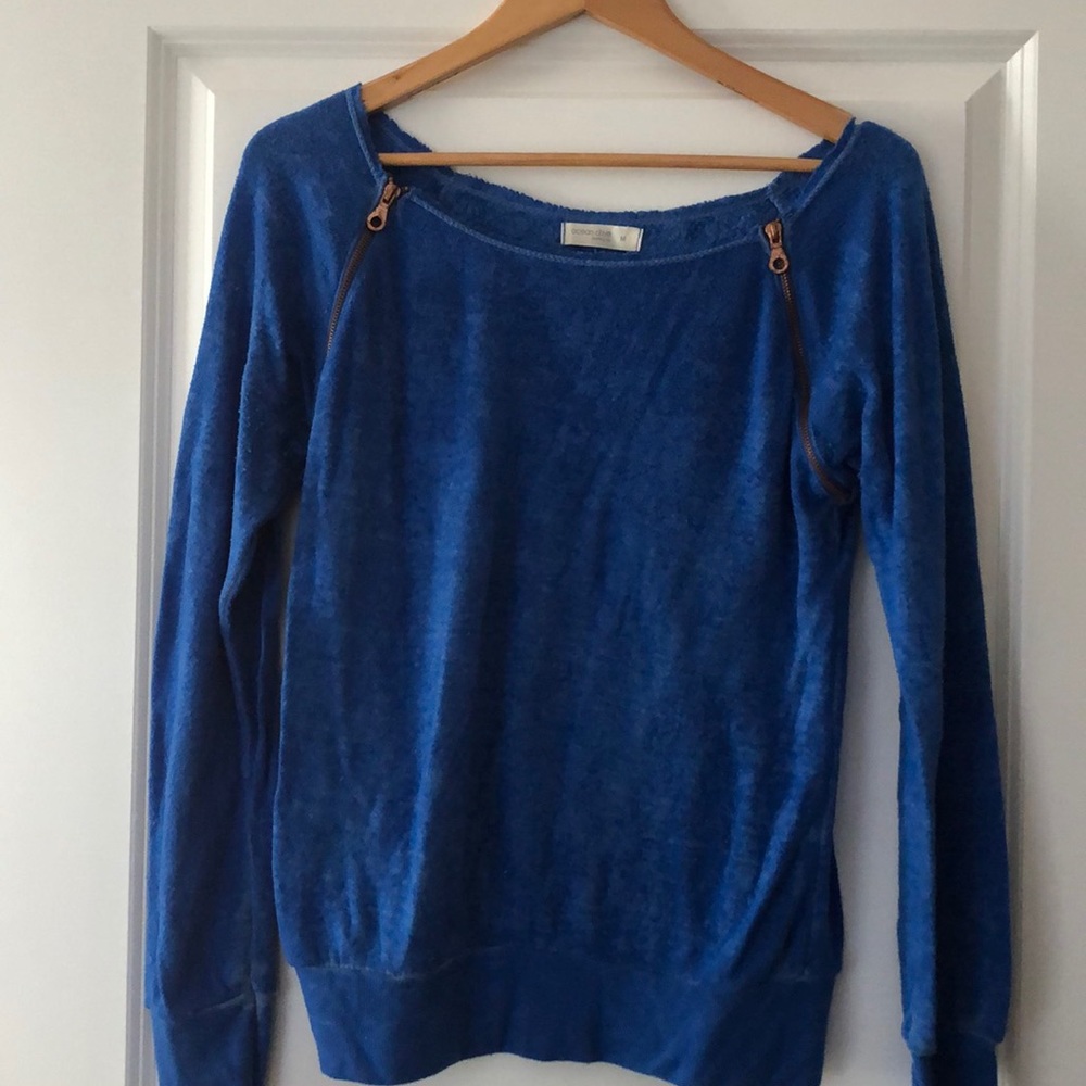 Women’s fashion sweatshirt